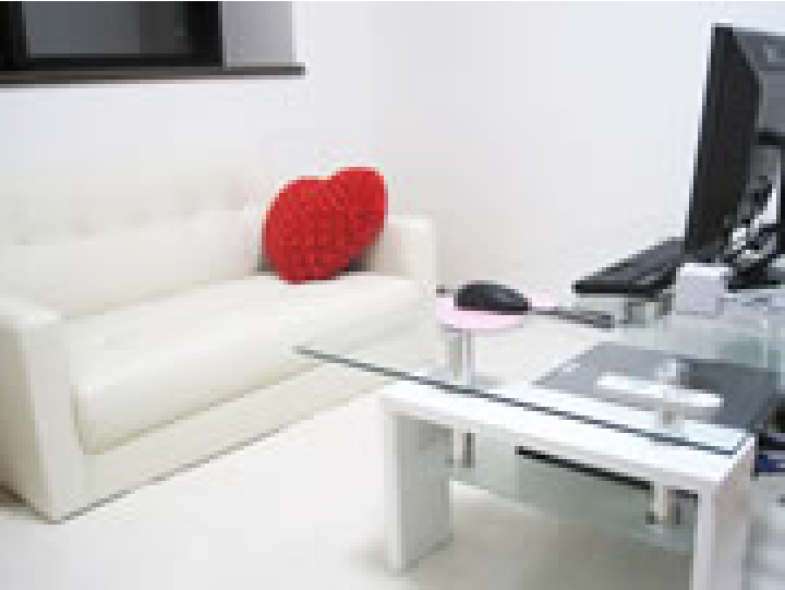 チャットホーム久留米店の衣装